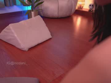 webcam girl nicdani_1 live cam image #12861574