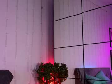 webcam girl emmi_rosee live cam image #10422864