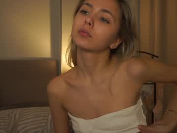 webcam girl mildredgarrett live cam image #11160695