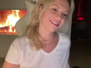 webcam girl kiradivine live cam image #3878262