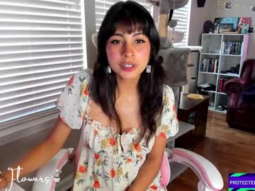 webcam girl violetttflowers live cam image #9607488