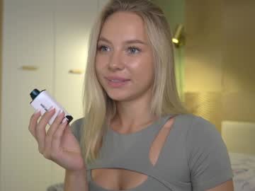 webcam girl snow_is_falling live cam image #10312395