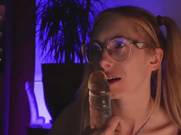 webcam girl girl_i_am live cam image #10387261