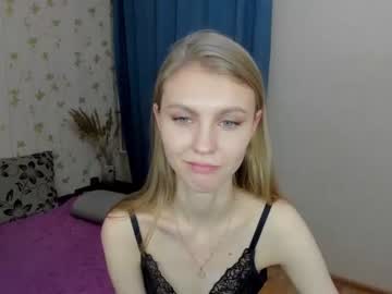 webcam girl phoebepaw live cam image #8529960