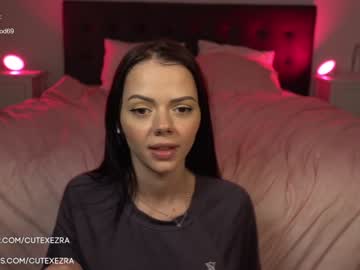 webcam girl ezra live cam image #5473552