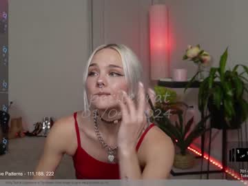 webcam girl petitebrat live cam image #8139247