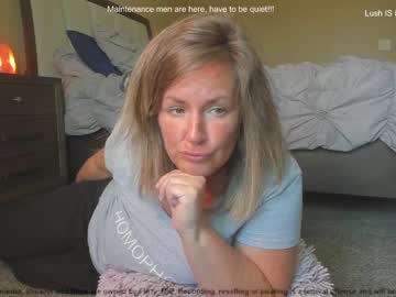 webcam girl flirty_milf live cam image #2452138