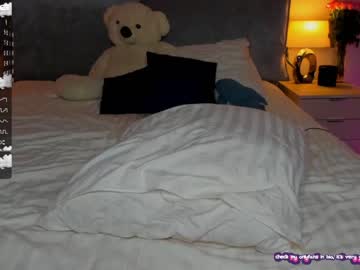 webcam girl your__voice live cam image #3457263