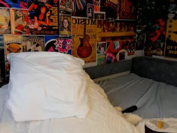 webcam girl flirtykitty_ live cam image #12020569