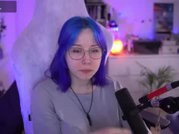 webcam girl blue_mooncat live cam image #9758738