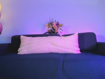 webcam girl littlee33 live cam image #10288847