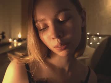 webcam girl bibi_it_is live cam image #3095575