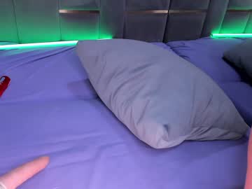 webcam girl queenieandliam live cam image #5523617