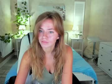 webcam girl over_the_moon_ live cam image #3664162