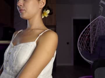 webcam girl emilybatee live cam image #12723865