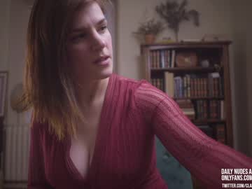 webcam girl claire_moulin live cam image #1378551