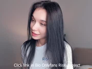 webcam girl riskyproject live cam image #12789480