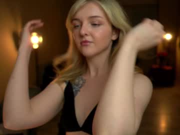webcam girl lucydelovely live cam image #9561734