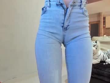 webcam girl sofiaandwonderland live cam image #2401041