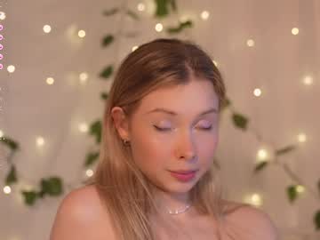 webcam girl april_blush live cam image #10023055