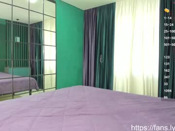 webcam girl joconda live cam image #11099080