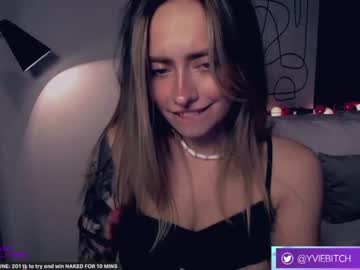 webcam girl _yvie_ live cam image #8356781
