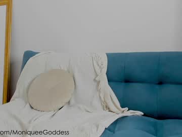 webcam girl moniqueeass live cam image #7000943