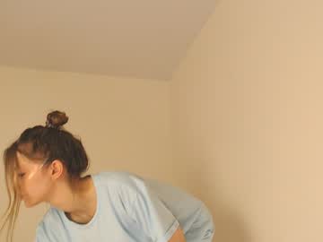 webcam girl lesi_moon live cam image #6722237