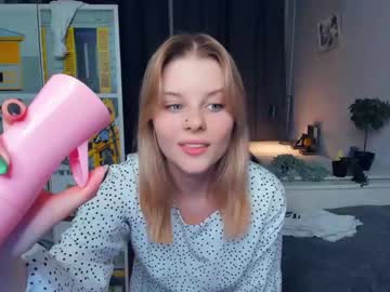 webcam girl intimacy_scene live cam image #9652399