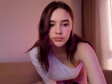 webcam girl angella_kleee live cam image #8714775