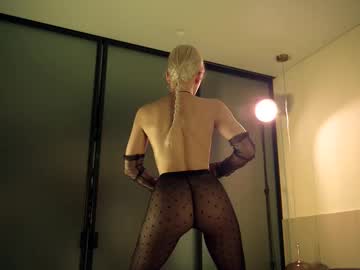 webcam girl artmosphera live cam image #12794491