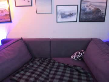 webcam couple sven_love_kerry live cam image #2137445