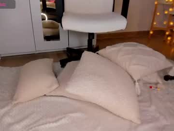 webcam girl roxy_blue_eyed_ live cam image #8885640