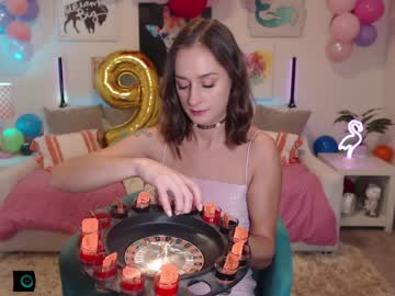 webcam girl holihurricane live cam image #5210776