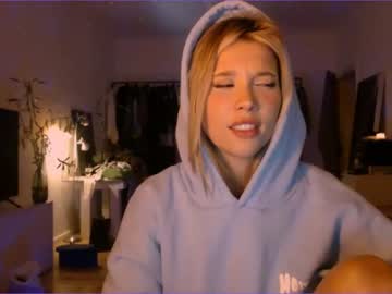 webcam girl bitter_moon live cam image #4533427