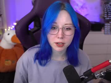webcam girl blue_mooncat live cam image #10905353