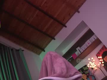 webcam girl nicdani_1 live cam image #12175859