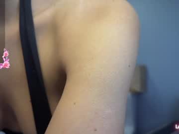 webcam girl roselyn_rose live cam image #12707660