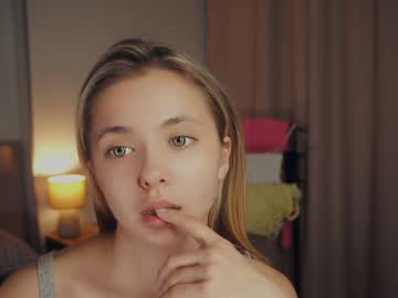 webcam girl mildredgarrett live cam image #11395988