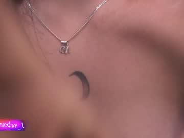 webcam girl nicdani_1 live cam image #10236055
