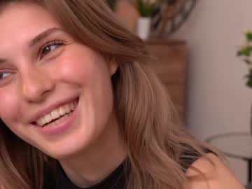 webcam girl refined_style live cam image #10685753