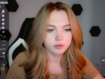 webcam girl small_blondee live cam image #6205136