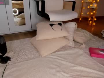 webcam girl roxy_blue_eyed_ live cam image #8830245
