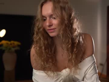 webcam girl chillwithkira live cam image #4110051
