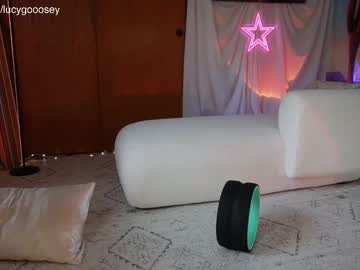 webcam girl lucy_gooosey live cam image #13046914