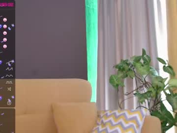 webcam girl small_blondee live cam image #2382340