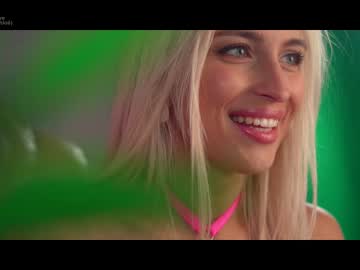 webcam girl artmosphera live cam image #3259943