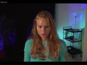 webcam girl chillwithkira live cam image #3142349