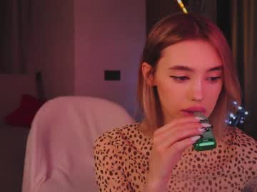 webcam girl angella_kleee live cam image #4566675