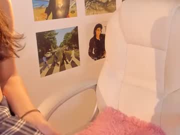 webcam girl little_effy18 live cam image #6542220